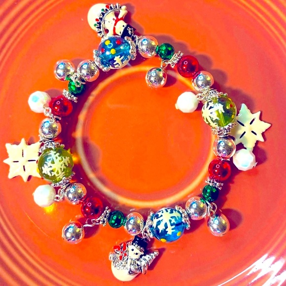 Winter Snow Charm Bracelet Glass Beads Snowman Snowflakes Silver tone. - Picture 5 of 6